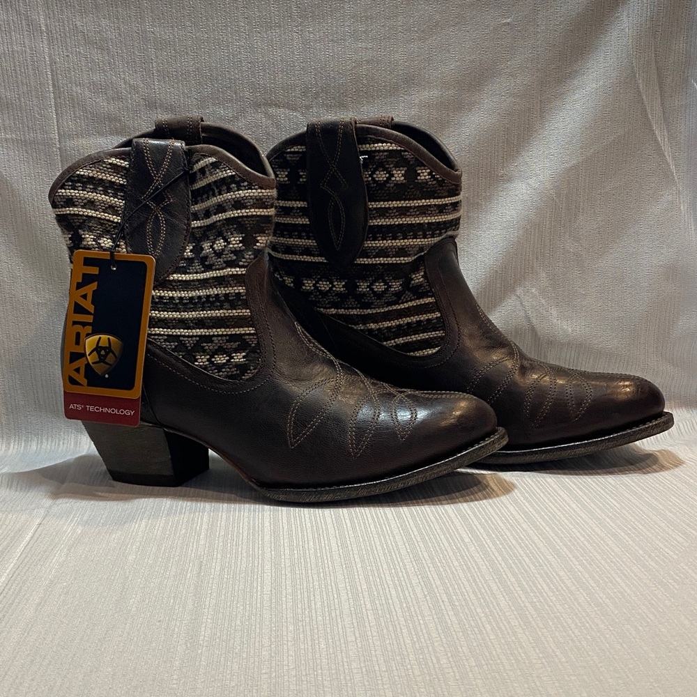 NWT Ariat Meadow Women’s Barnwood/Mocha Tribal Western Boots